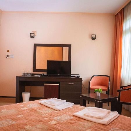 Hotel Ezeroto Stara Zagora Luaran gambar