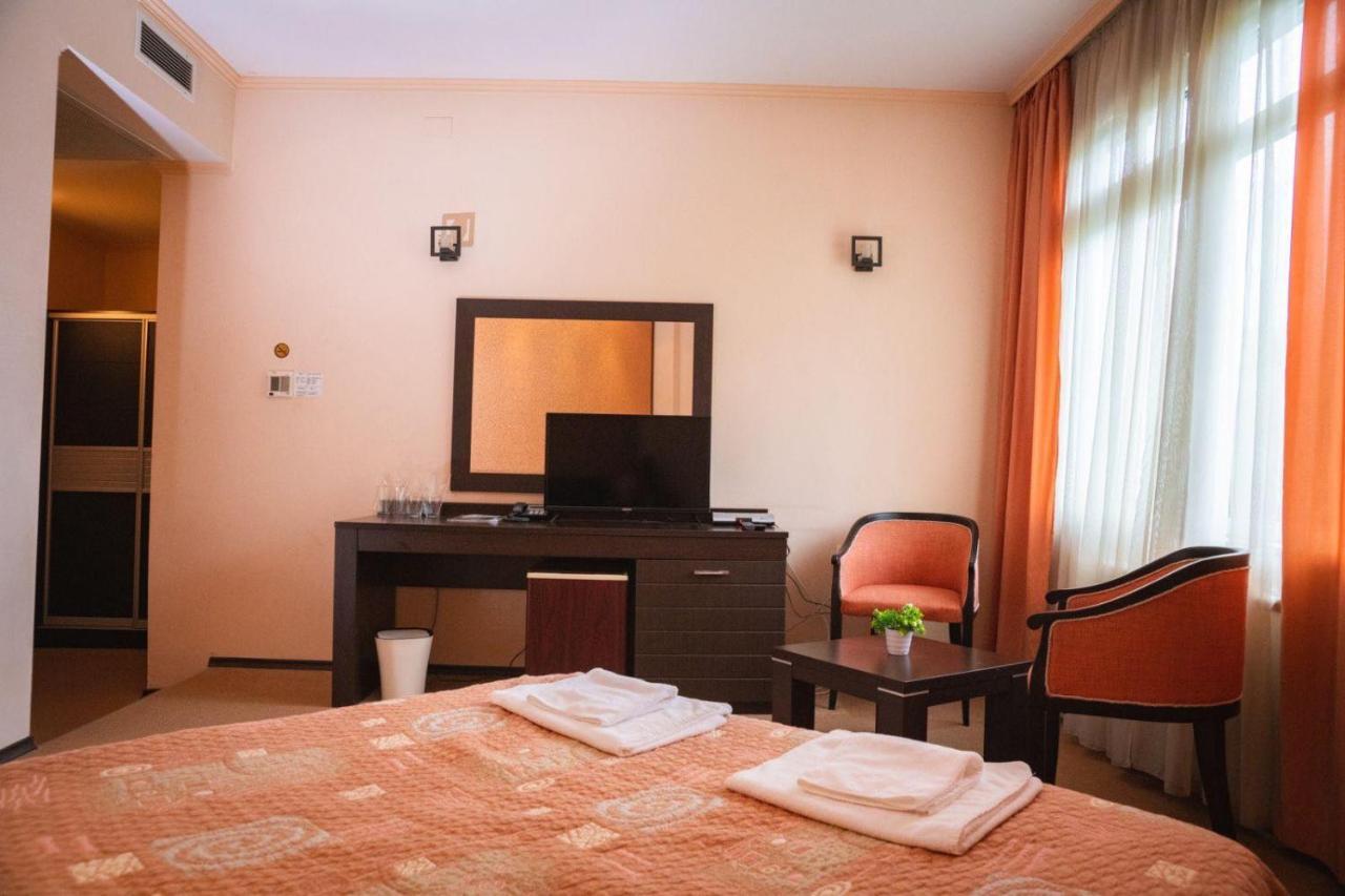 Hotel Ezeroto Stara Zagora Luaran gambar