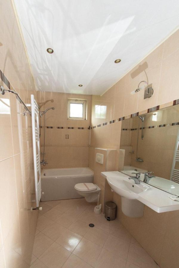 Hotel Ezeroto Stara Zagora Luaran gambar