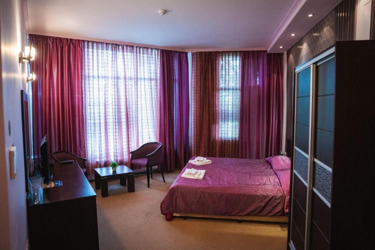 Hotel Ezeroto Stara Zagora Luaran gambar