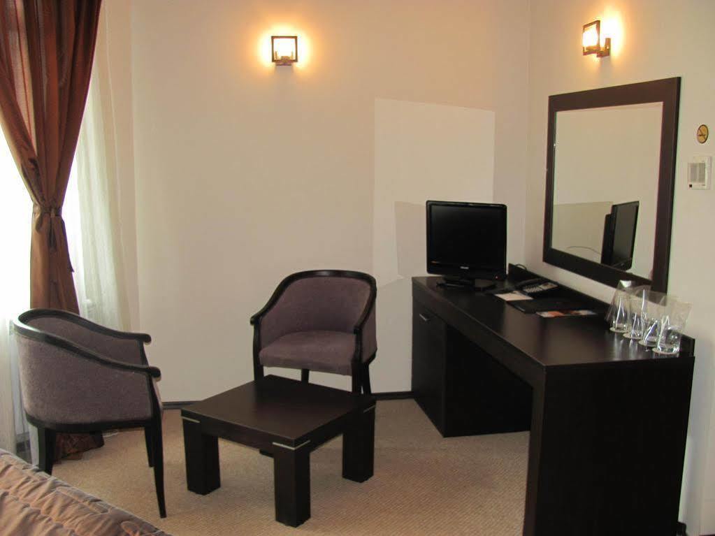 Hotel Ezeroto Stara Zagora Luaran gambar