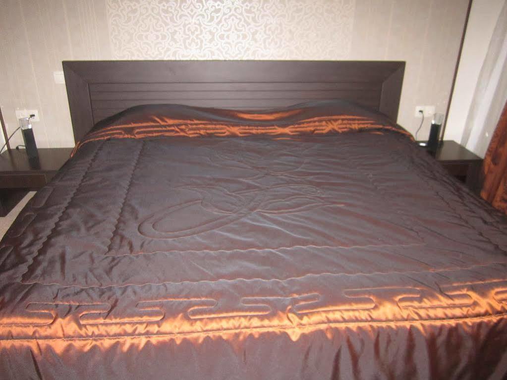 Hotel Ezeroto Stara Zagora Luaran gambar