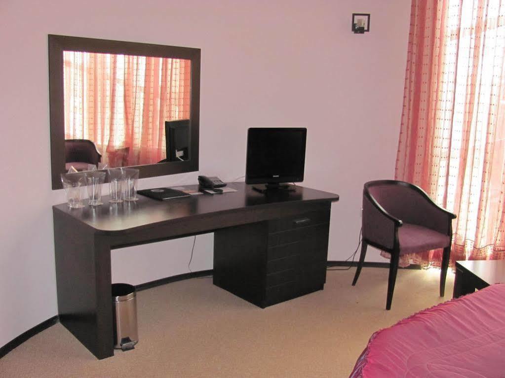 Hotel Ezeroto Stara Zagora Luaran gambar