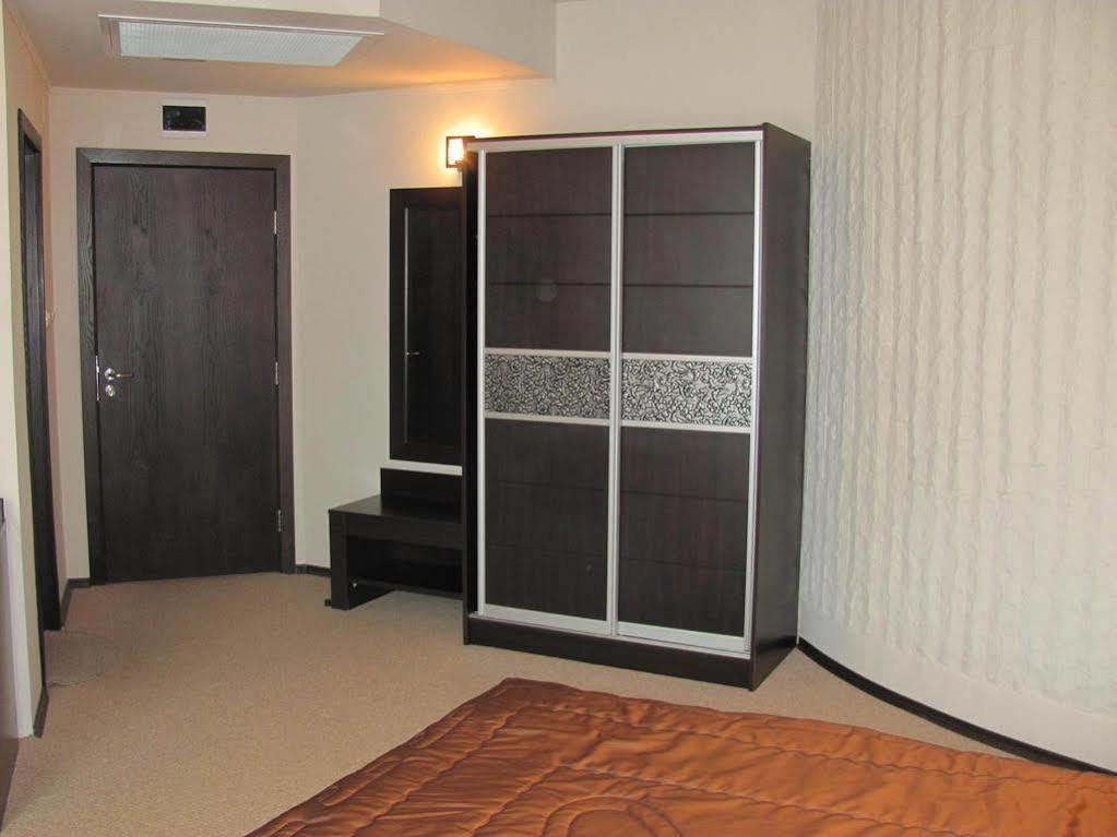Hotel Ezeroto Stara Zagora Luaran gambar