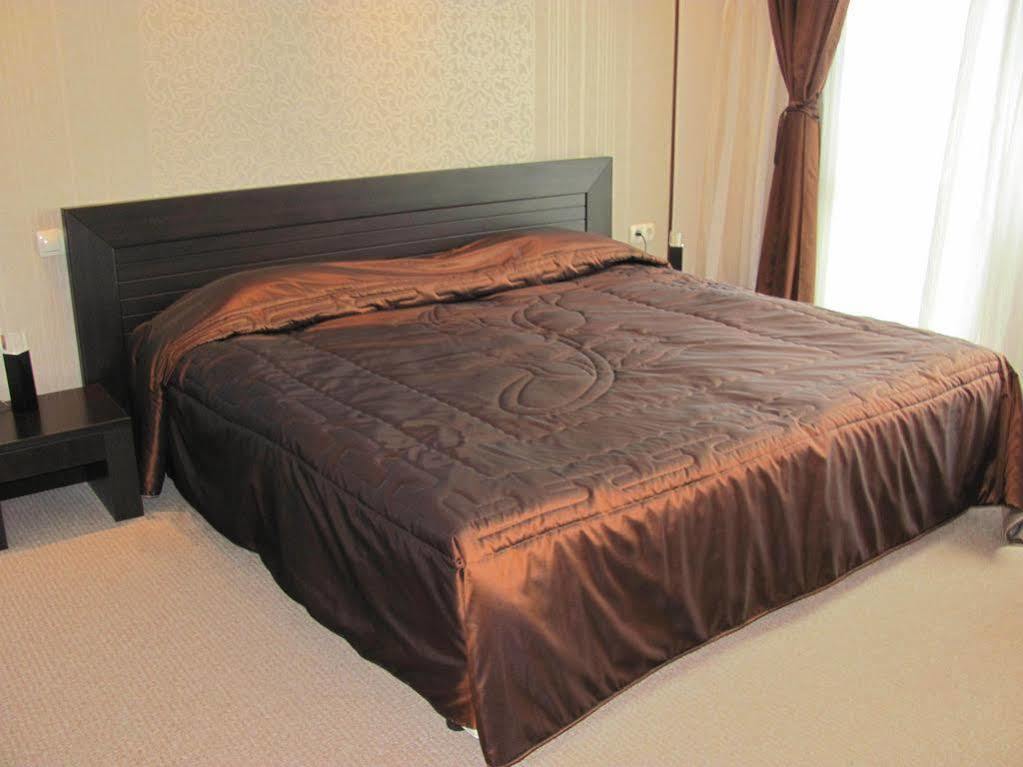 Hotel Ezeroto Stara Zagora Luaran gambar